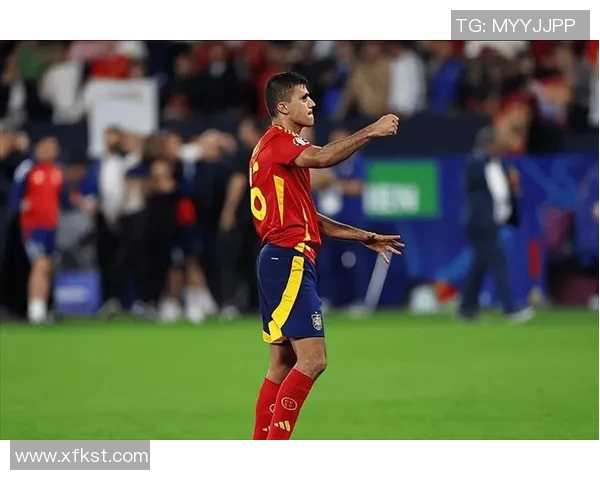 罗德里在欧冠赛场染红引发热议球迷对裁判判罚意见不一