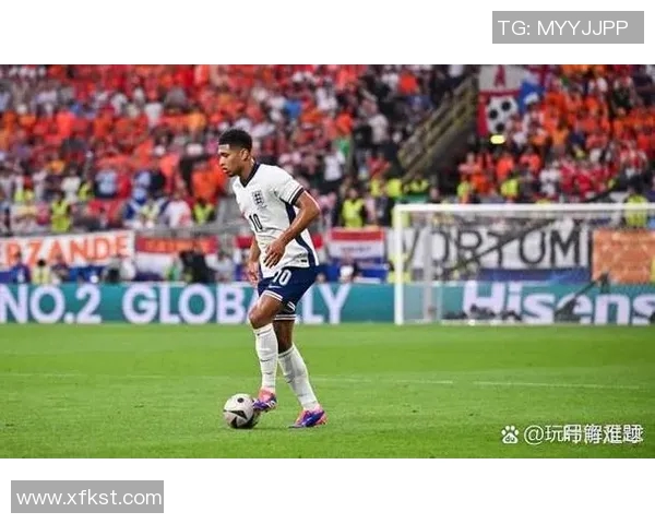 欧洲杯赛场出现惊险一幕,裁判争议成焦点 欧洲杯赛场出现惊险一幕,裁判争议成焦点