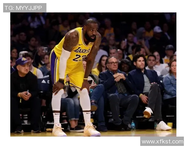 詹姆斯封盖乔治,湖人击败快船重夺榜首 詹姆斯封盖乔治,湖人击败快船重夺榜首